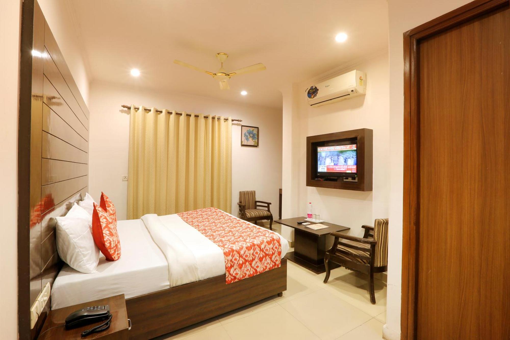 Airport Hotel Chanakya Delhi Нью-Делі Екстер'єр фото